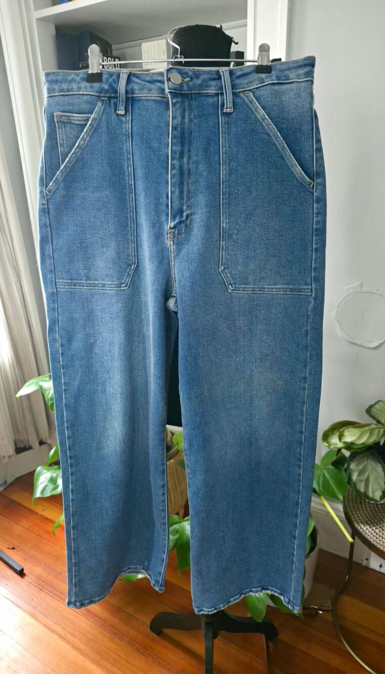 CHIC JUST BLACK DENIM Women's SIZE 31 Wide Leg Crop  Jeans Blue Medium Wash